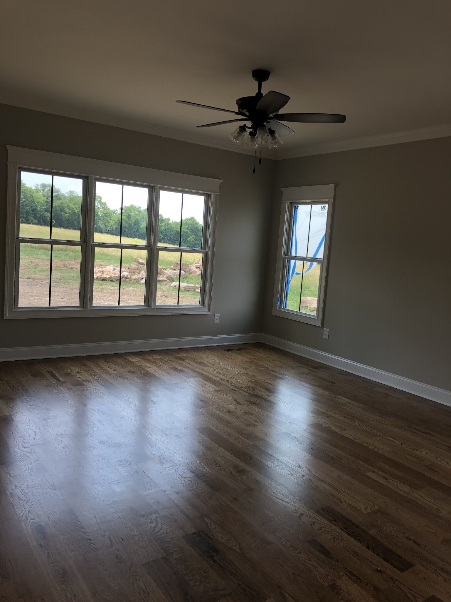 1333 County Line Road Watertown, TN 37184 - Photo 6 of 19 a view of an empty room with wooden floor and a window