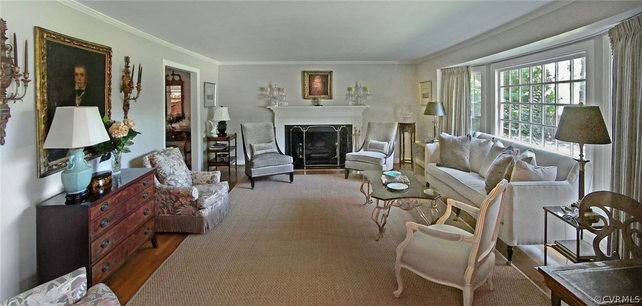 6901 Bandy Road Henrico, VA 23229 - Photo 3 of 20 Elegant and large Living Room with Bay Window over