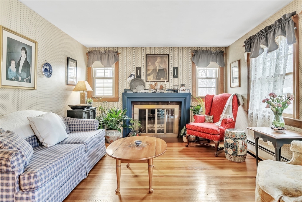 63 Jennings Road Waltham, MA 02451 - Photo 5 of 31 Gallery Image 5