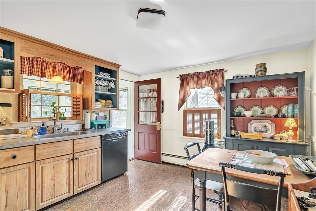 63 Jennings Road Waltham, MA 02451 - Photo 8 of 31 Gallery Image 8