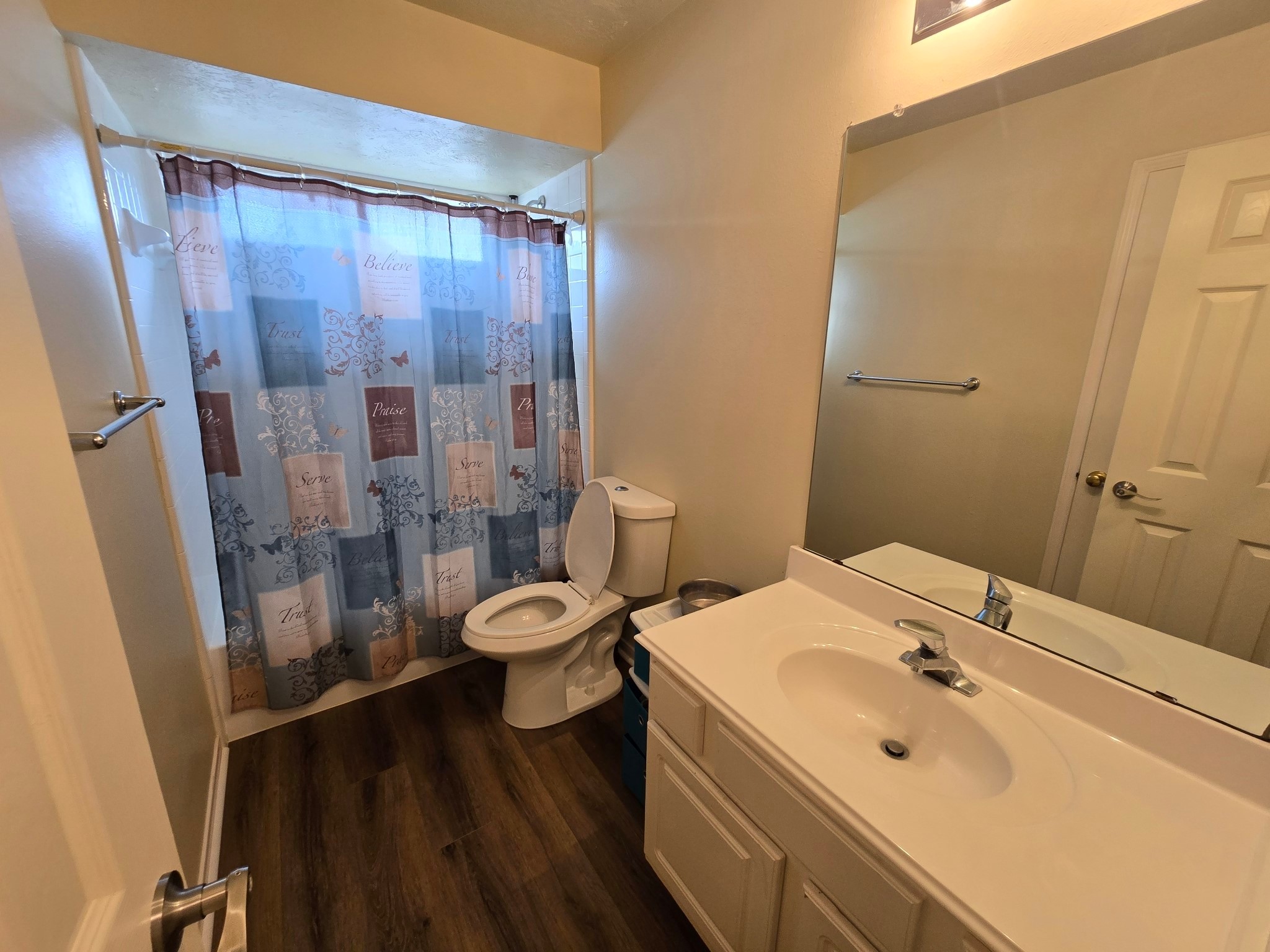 831 Hannock Glen Lane Spring, TX 77373 - Photo 22 of 26 a bathroom with a sink and a mirror