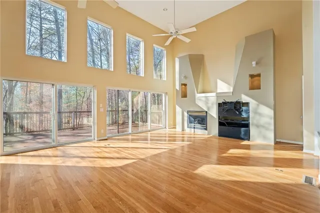 a view of a livingroom with furniture
