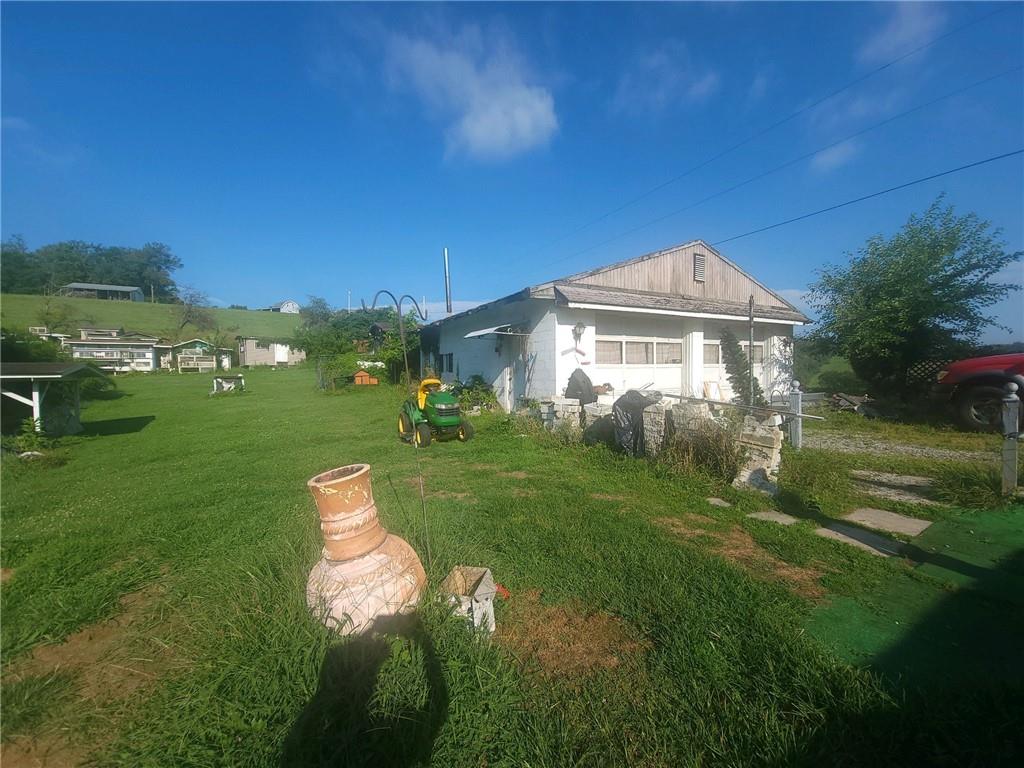 825 McClane Farm Road Washington, PA 15301 - Photo 6 of 26 a view of a house with a yard