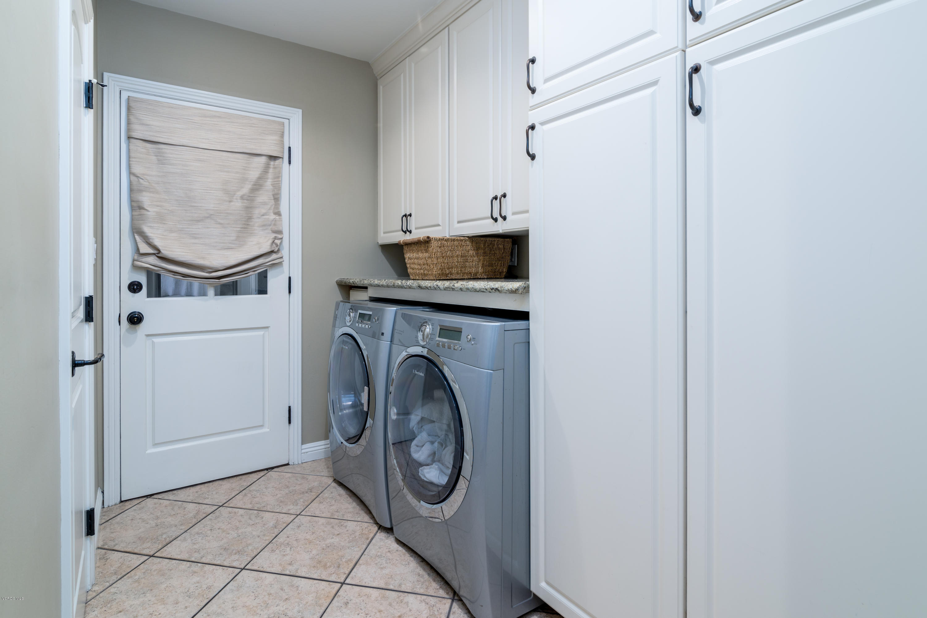 3327 Rancho Rio Bonita Road Covina, CA 91724 - Photo 34 of 58 a utility room with dryer and washer