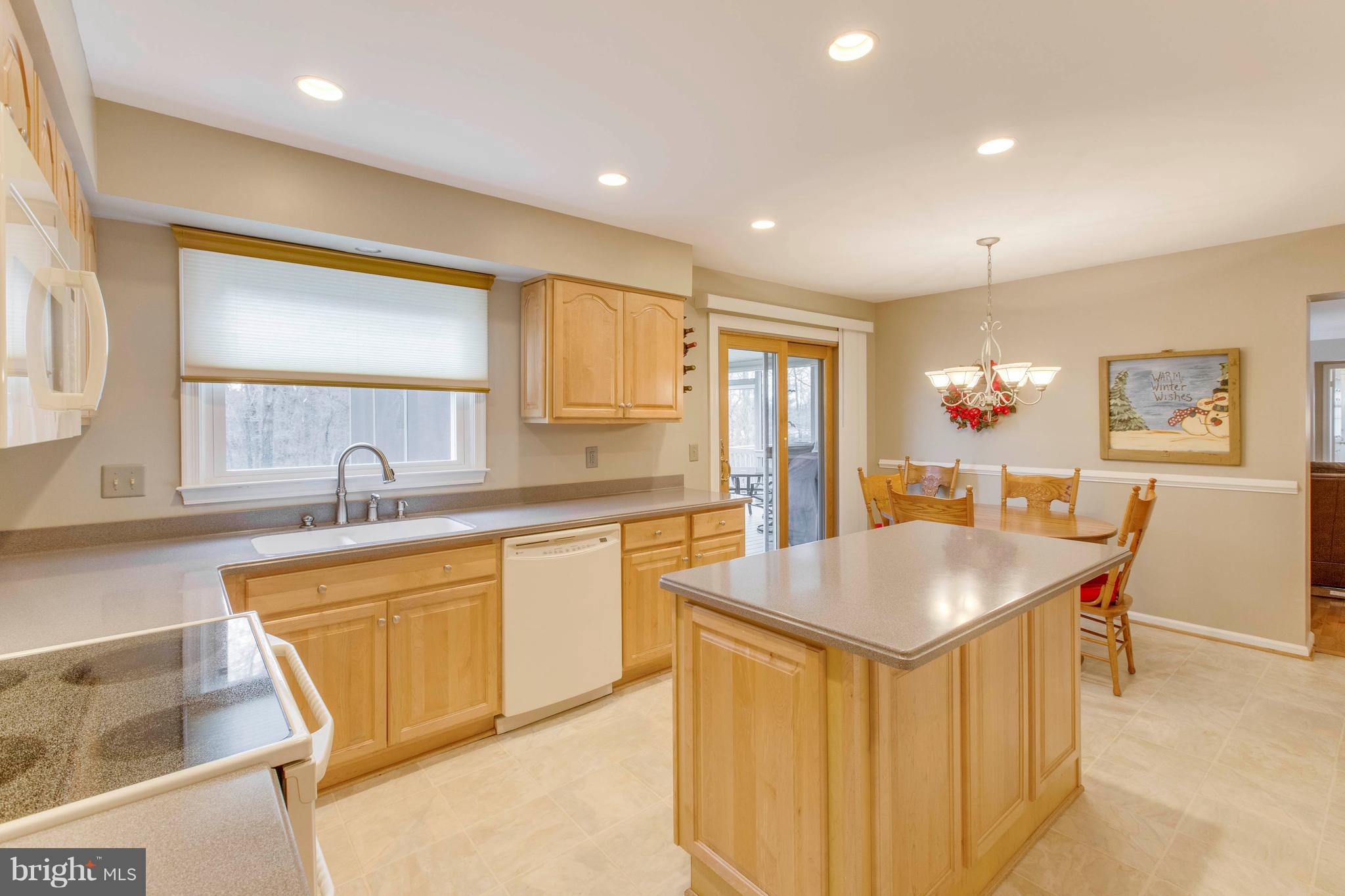145 Peyton Road Sterling, VA 20165 - Photo 17 of 54 Kitchen
