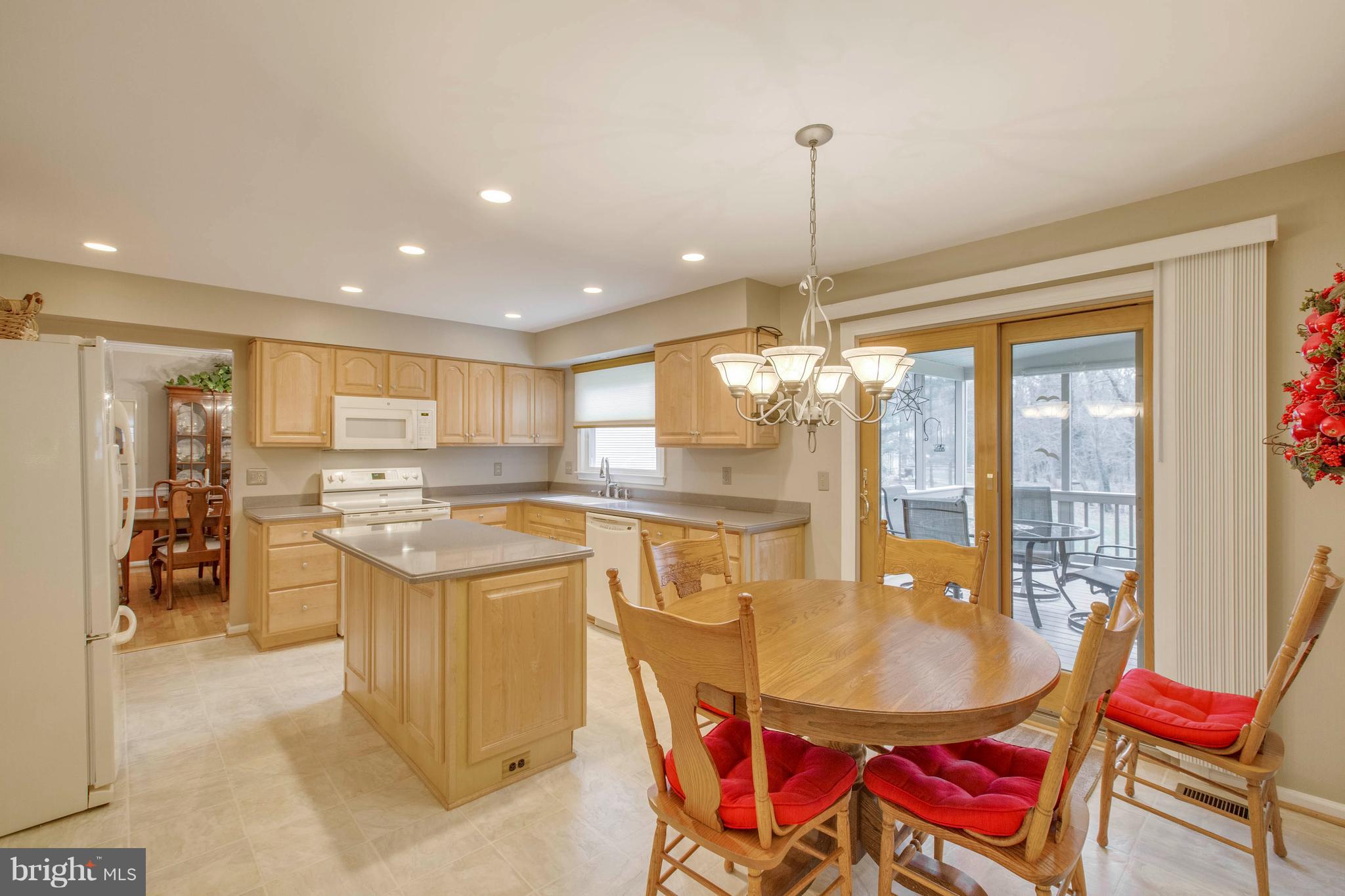 145 Peyton Road Sterling, VA 20165 - Photo 18 of 54 Kitchen and breakfast area