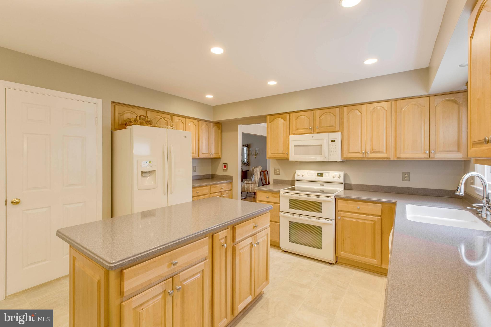 145 Peyton Road Sterling, VA 20165 - Photo 21 of 54 Kitchen