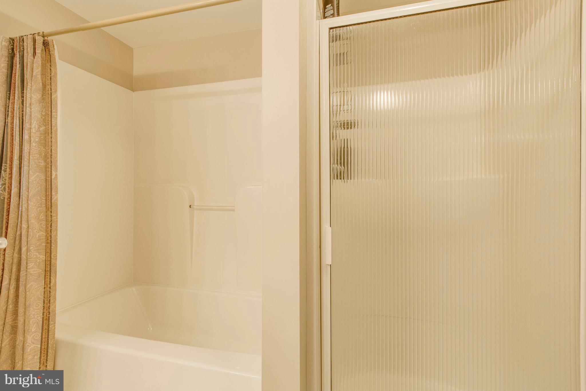 145 Peyton Road Sterling, VA 20165 - Photo 33 of 54 Master bedroom bath with tub & separate shower