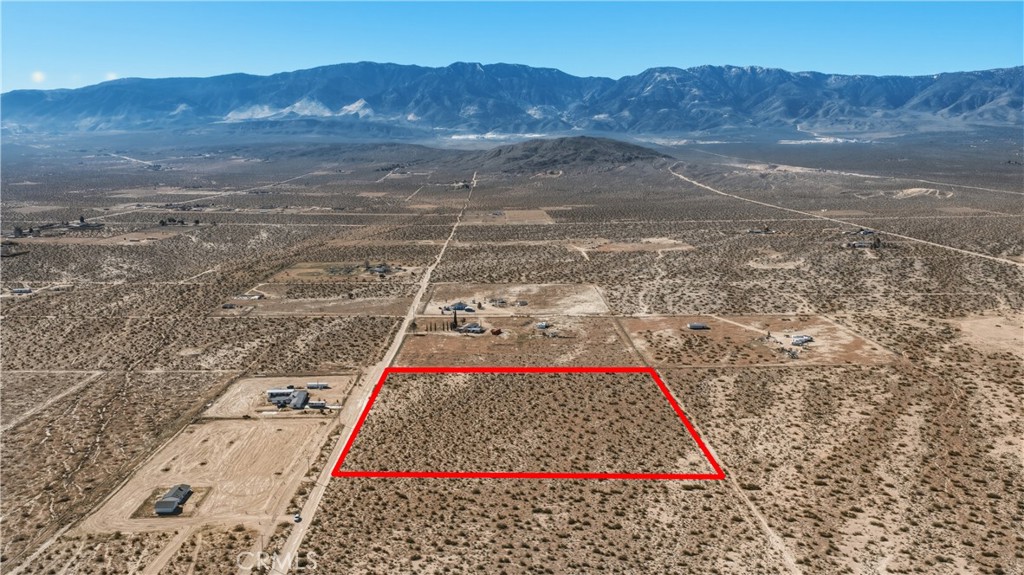 10384 Locust Road Lucerne Valley, CA 92356 - Photo 3 of 13 a view of small yard and mountain view