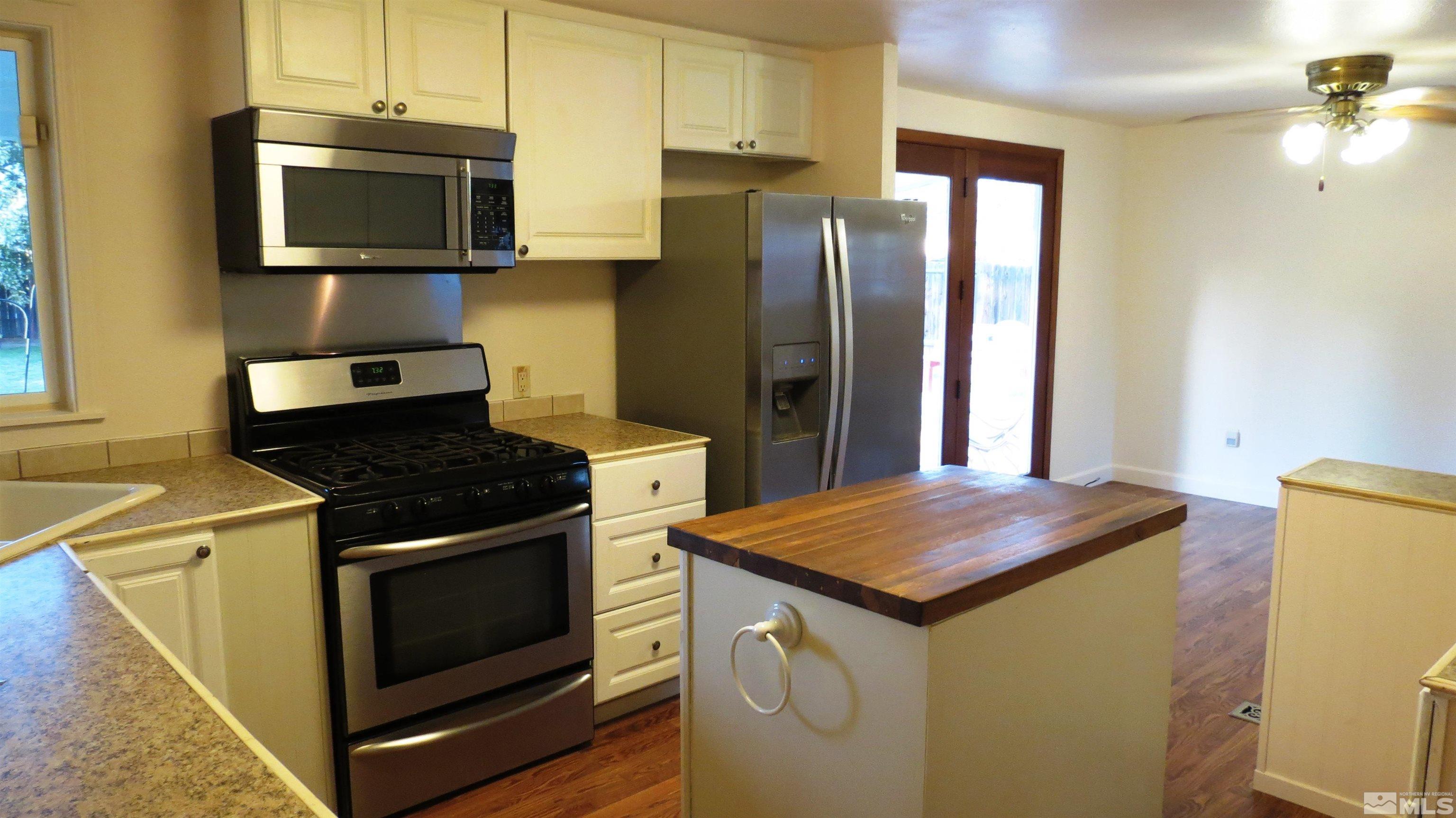17665 Macaw Lane Reno, NV 89508 - Photo 8 of 35 Photo 8