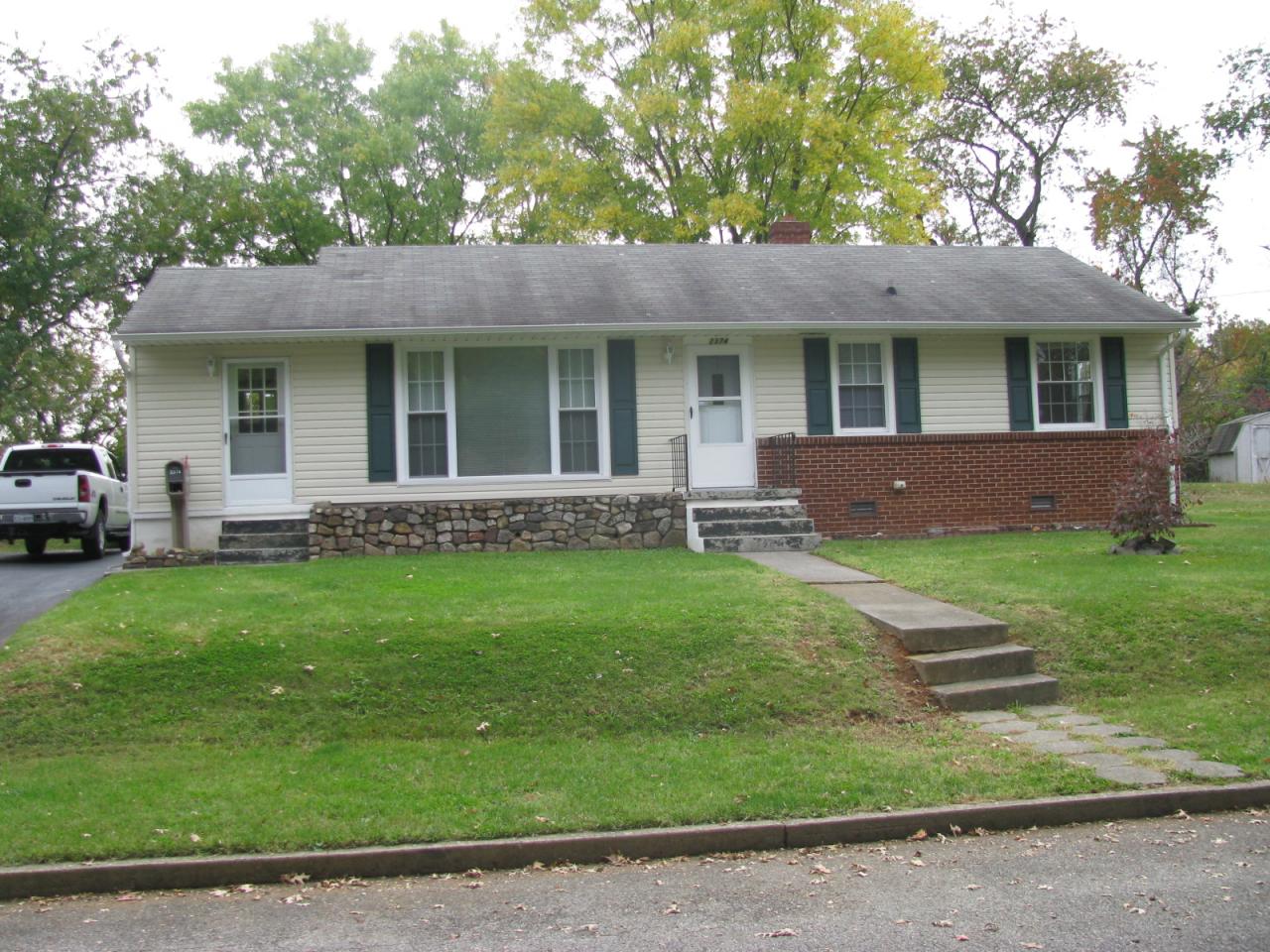 2374 Idavere Road Southwest Roanoke, VA 24015 - Photo 15 of 29 16
