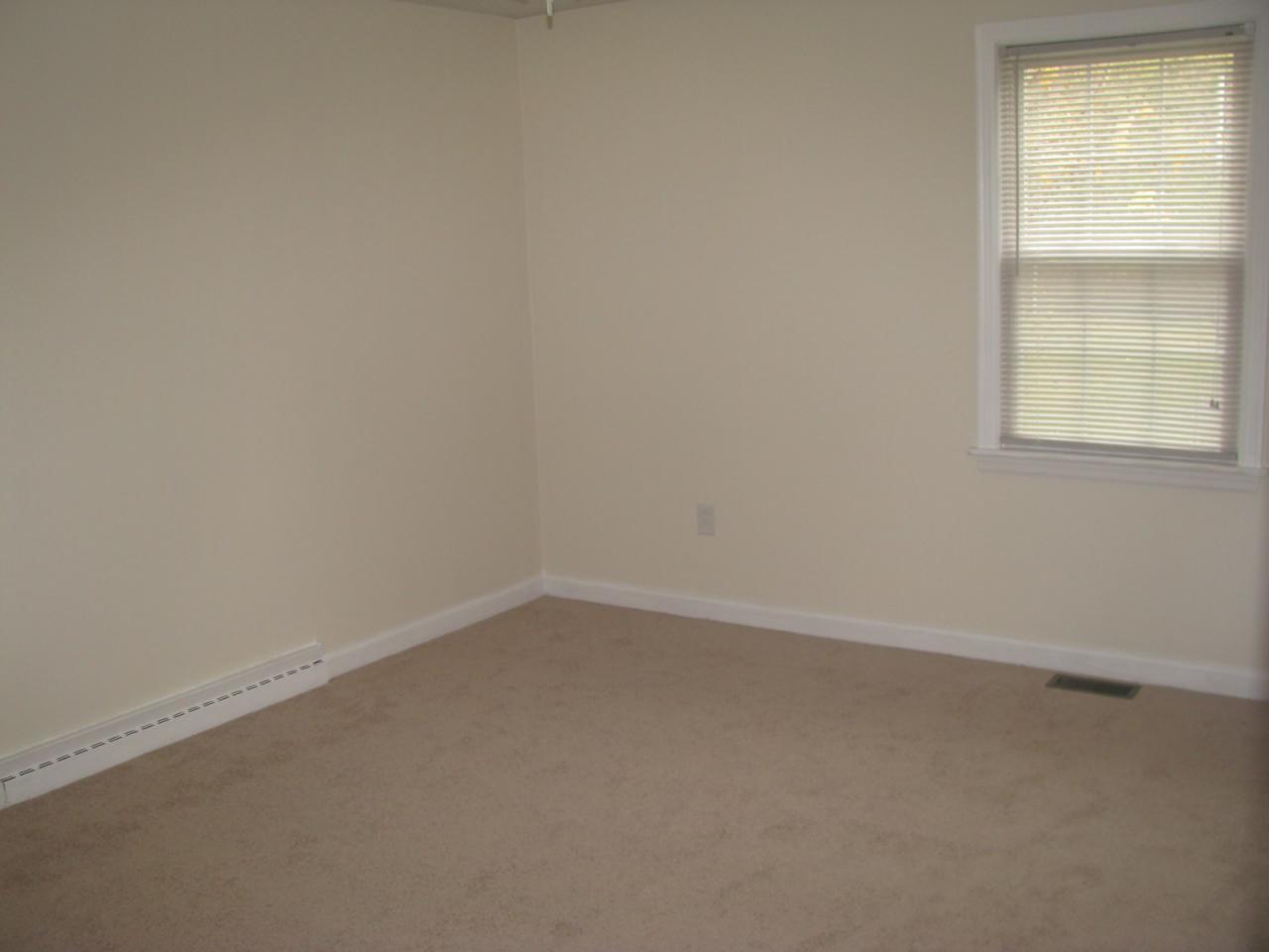 2374 Idavere Road Southwest Roanoke, VA 24015 - Photo 8 of 29 8