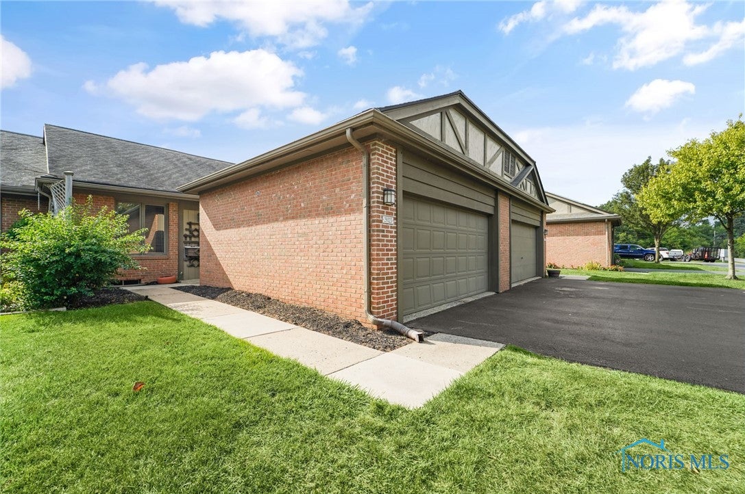 29323 Bates Road Perrysburg, OH 43551 - Photo 2 of 39 Gallery Image 2