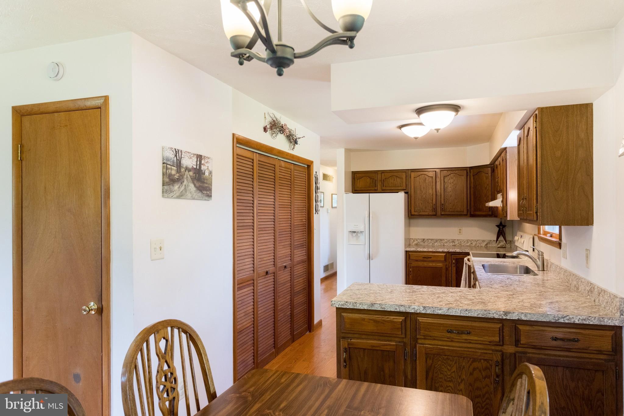 LARGE PANTRY