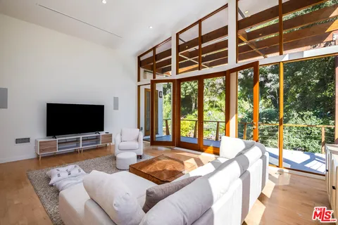 $4,495,000 | 3600 Mandeville Canyon Road, Los Angeles, CA 90049