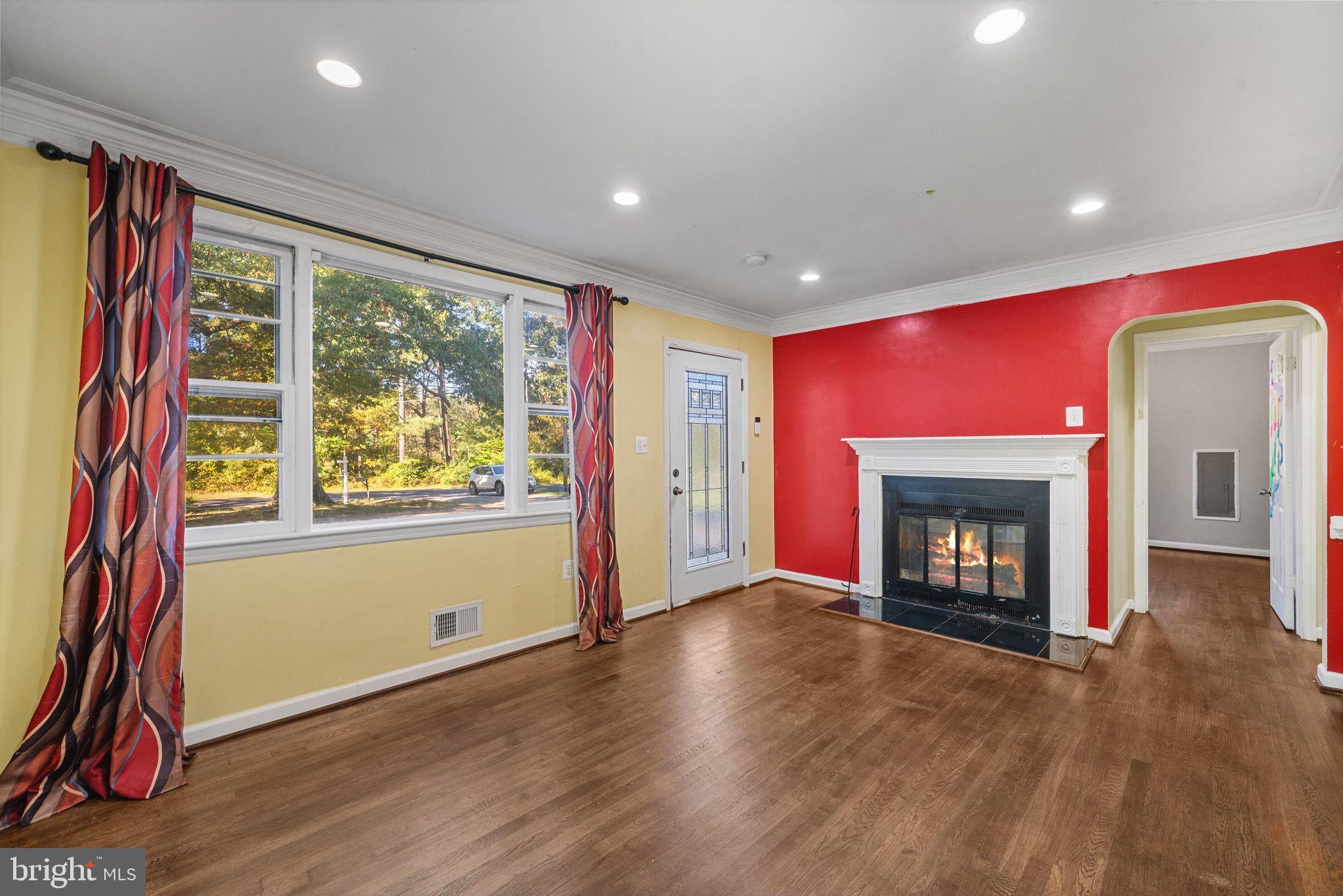 14010 South Springfield Road Brandywine, MD 20613 - Photo 3 of 44 Livingroom