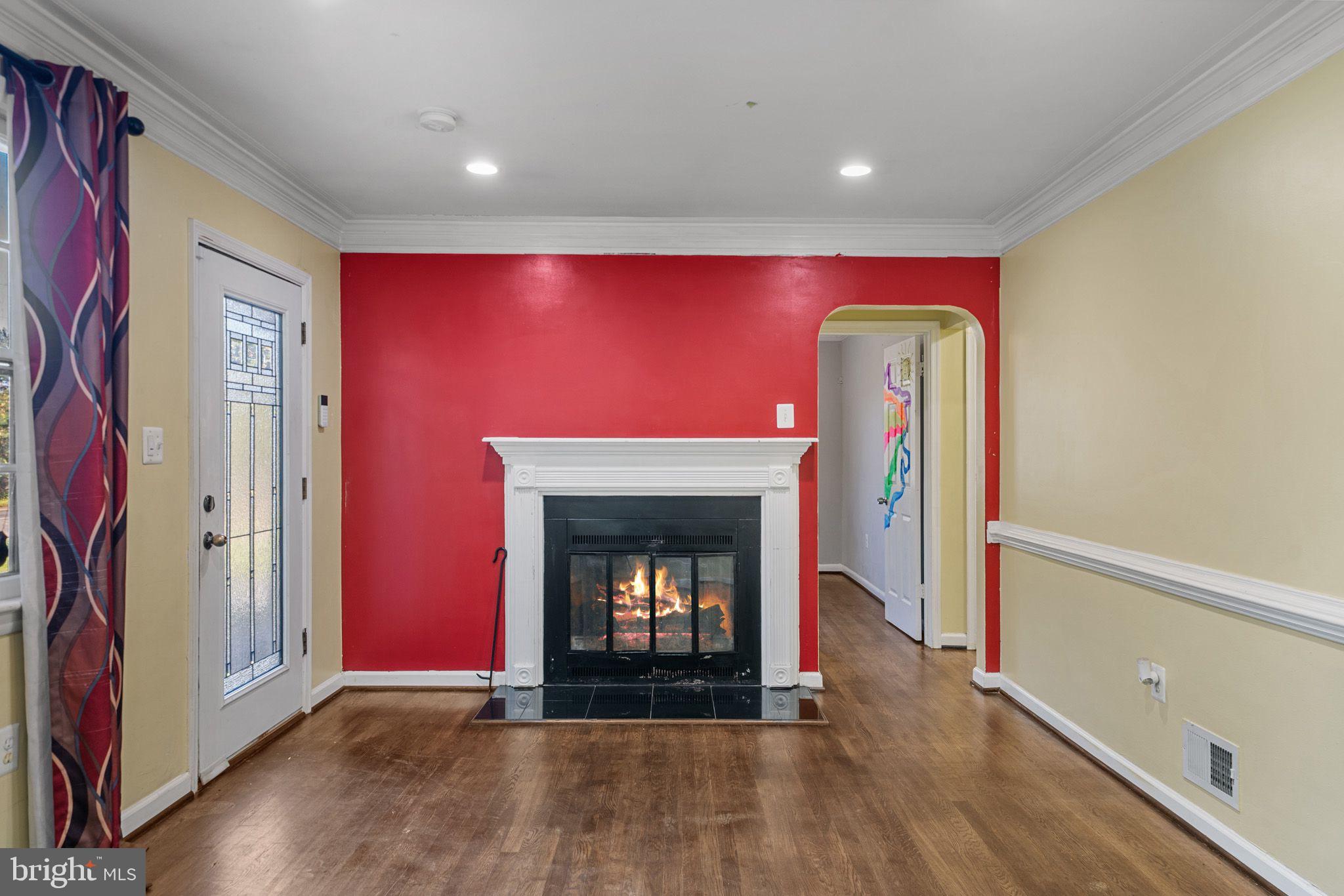 14010 South Springfield Road Brandywine, MD 20613 - Photo 5 of 44 Livingroom