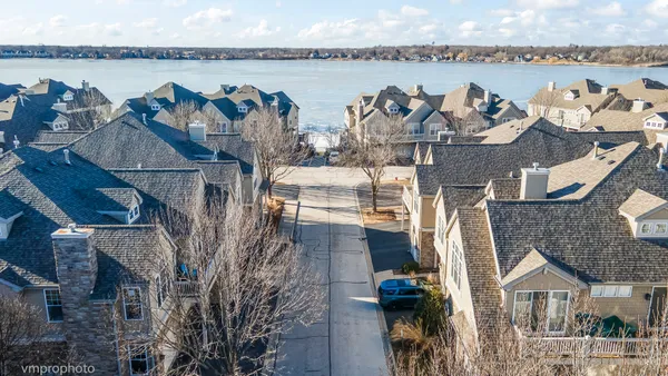 $380,000 | 360 Promontory Lane, Unit D, Wauconda, IL 60084