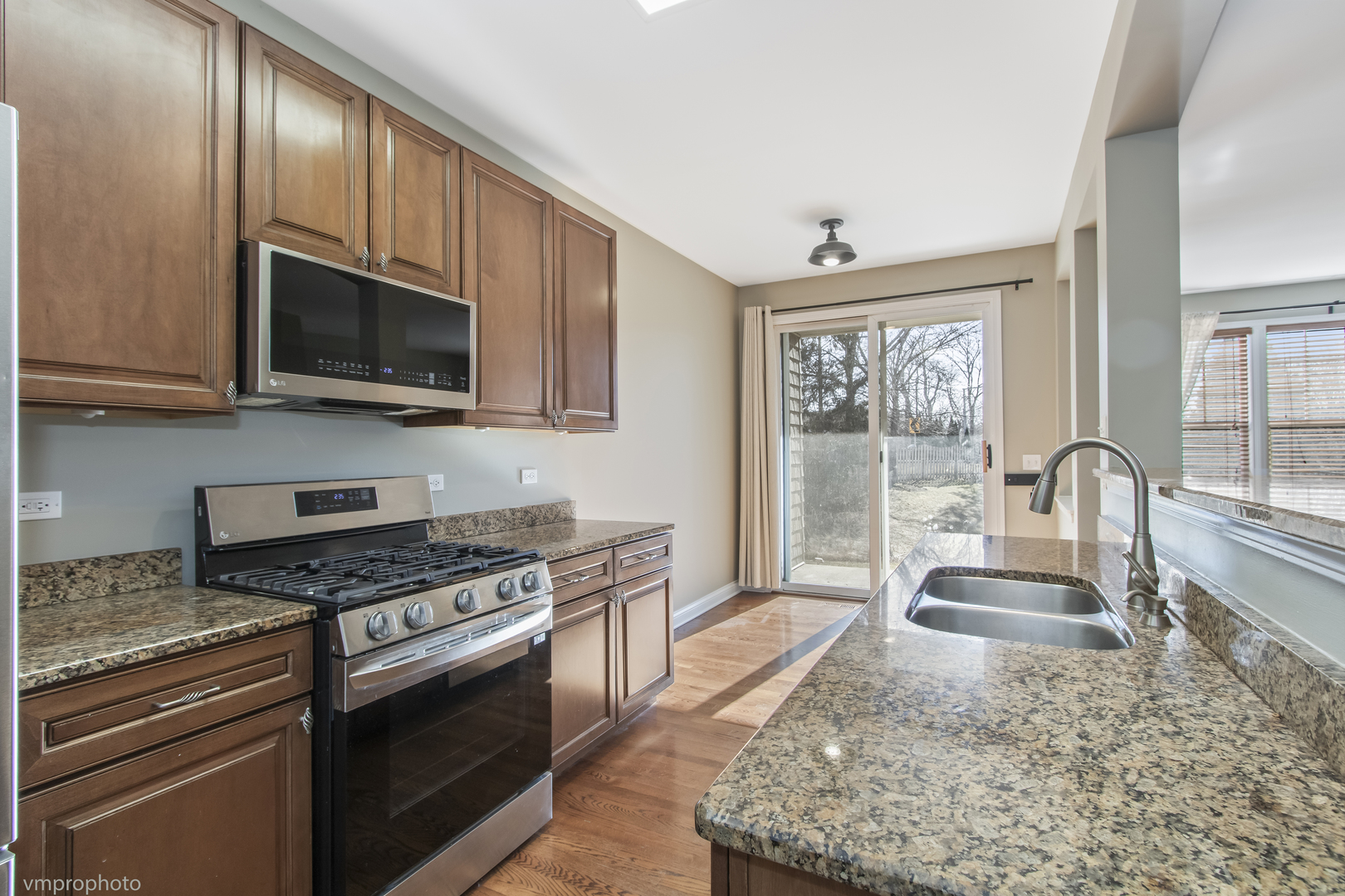 360 Promontory Lane, Unit D Wauconda, IL 60084 - Photo 10 of 34