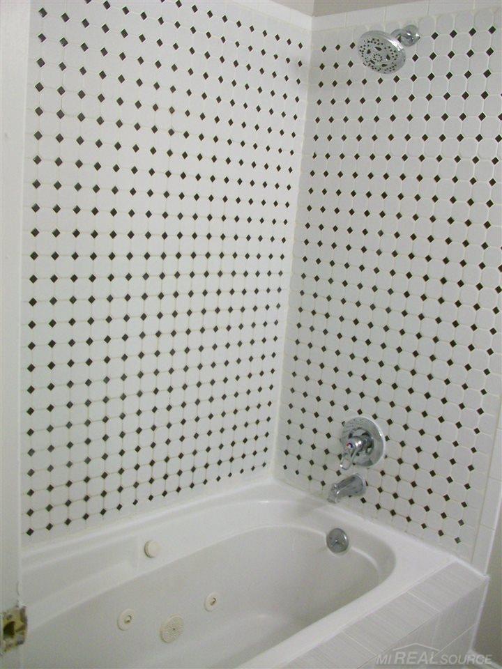 2627 Bridget Avenue Rochester Hills, MI 48307 - Photo 8 of 35
