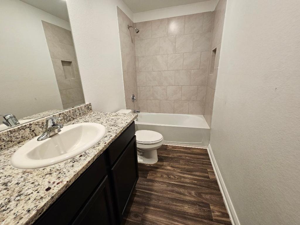 17904 Speculator Lane Elgin, TX 78621 - Photo 13 of 15 Hall bathroom