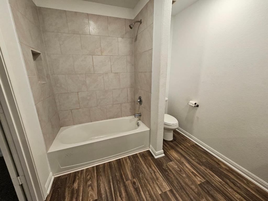 17904 Speculator Lane Elgin, TX 78621 - Photo 8 of 15 Tub with tile surround in primary bathroom