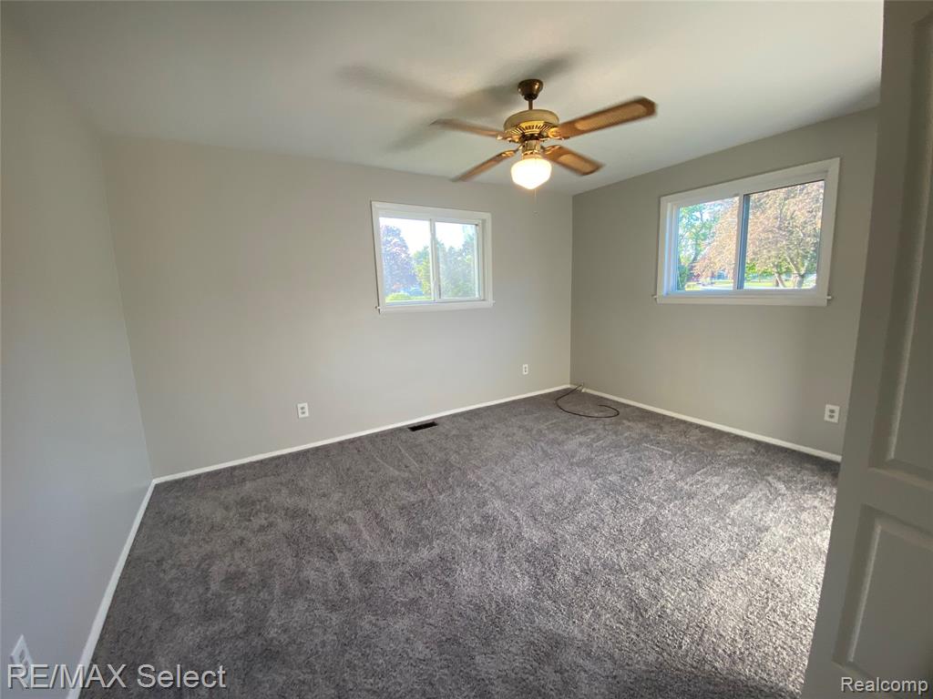 6169 Johnson Road Flushing, MI 48433 - Photo 4 of 28
