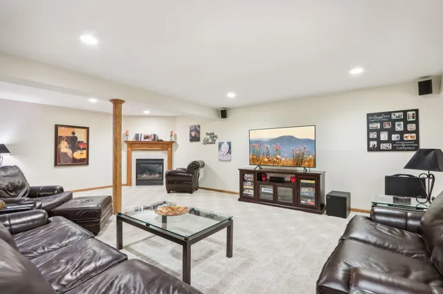 $449,900 | W203N16198 Pin Oak Circle, Unit 2, Jackson, WI 53037