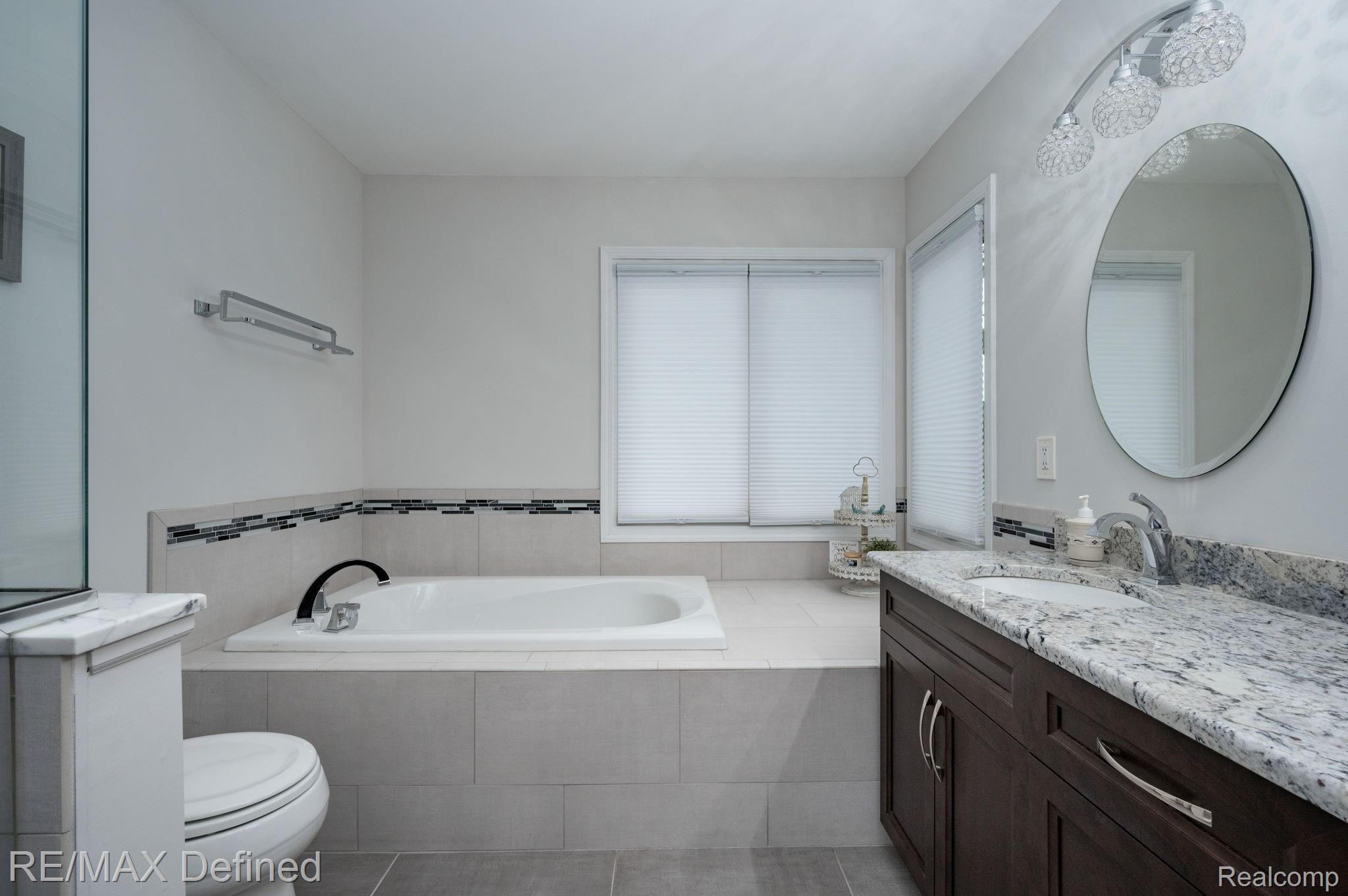 198 Bellshire Lane Rochester, MI 48307 - Photo 28 of 43 Master Bathroom