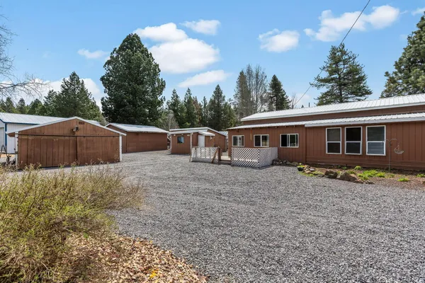 a view of a house with backyard and trees