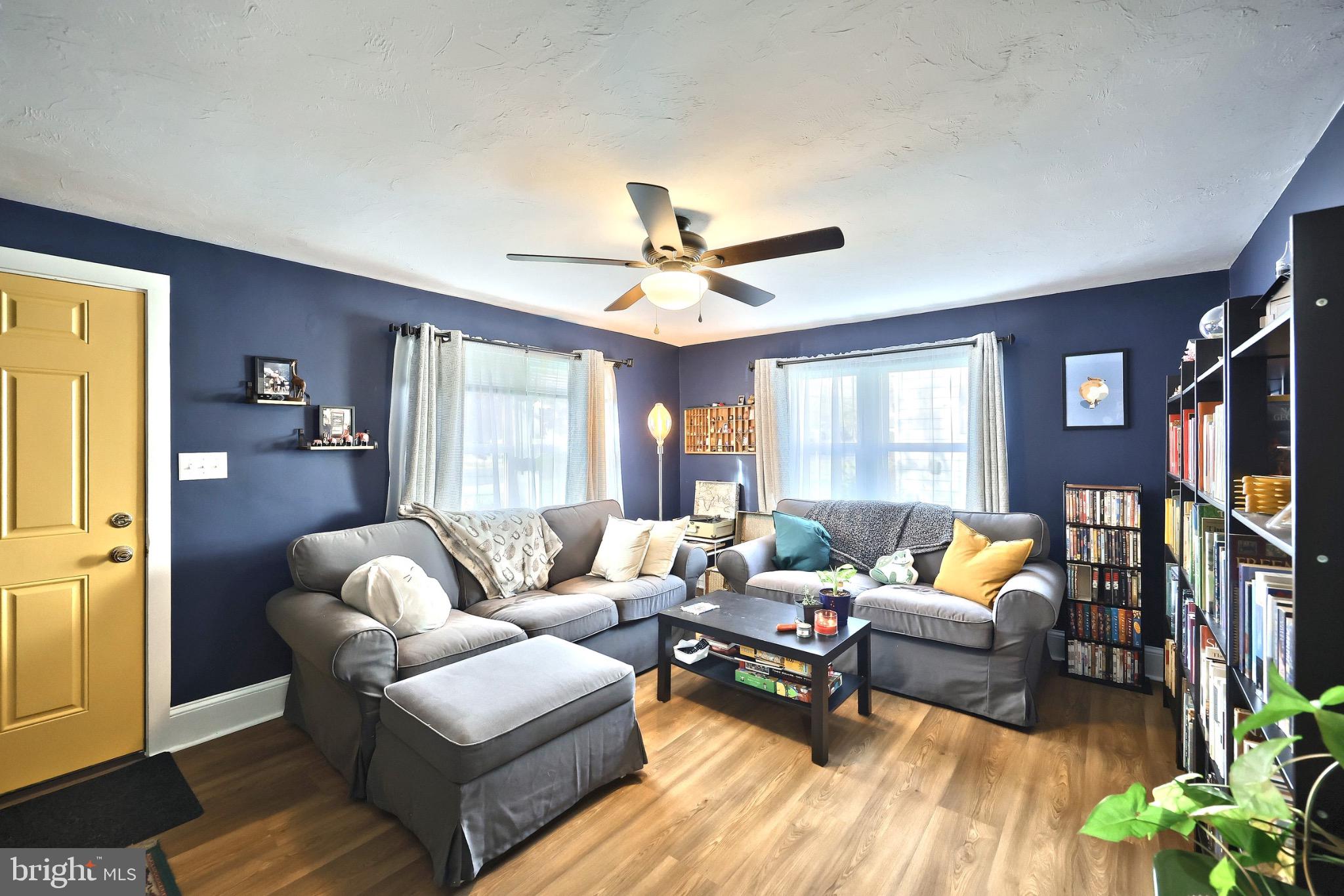 34 Redding Lane Gettysburg, PA 17325 - Photo 17 of 40 a living room with furniture and a large window