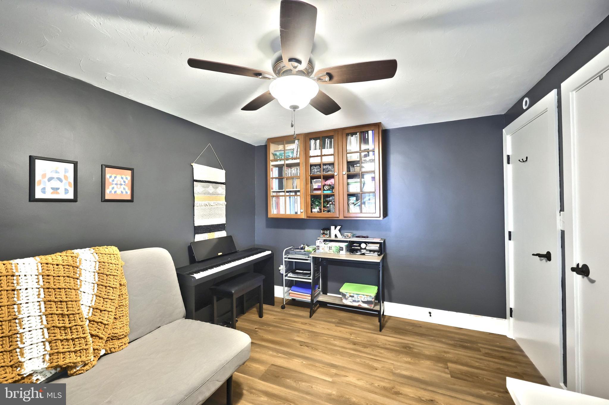 34 Redding Lane Gettysburg, PA 17325 - Photo 25 of 40 a living room with furniture