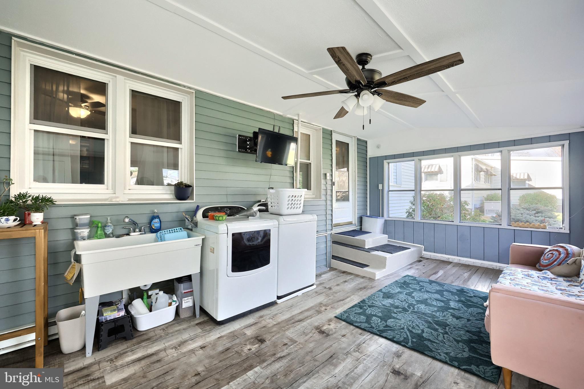 34 Redding Lane Gettysburg, PA 17325 - Photo 29 of 40 a kitchen with a stove a sink and a refrigerator