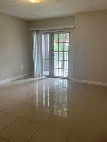 a view of empty room with window