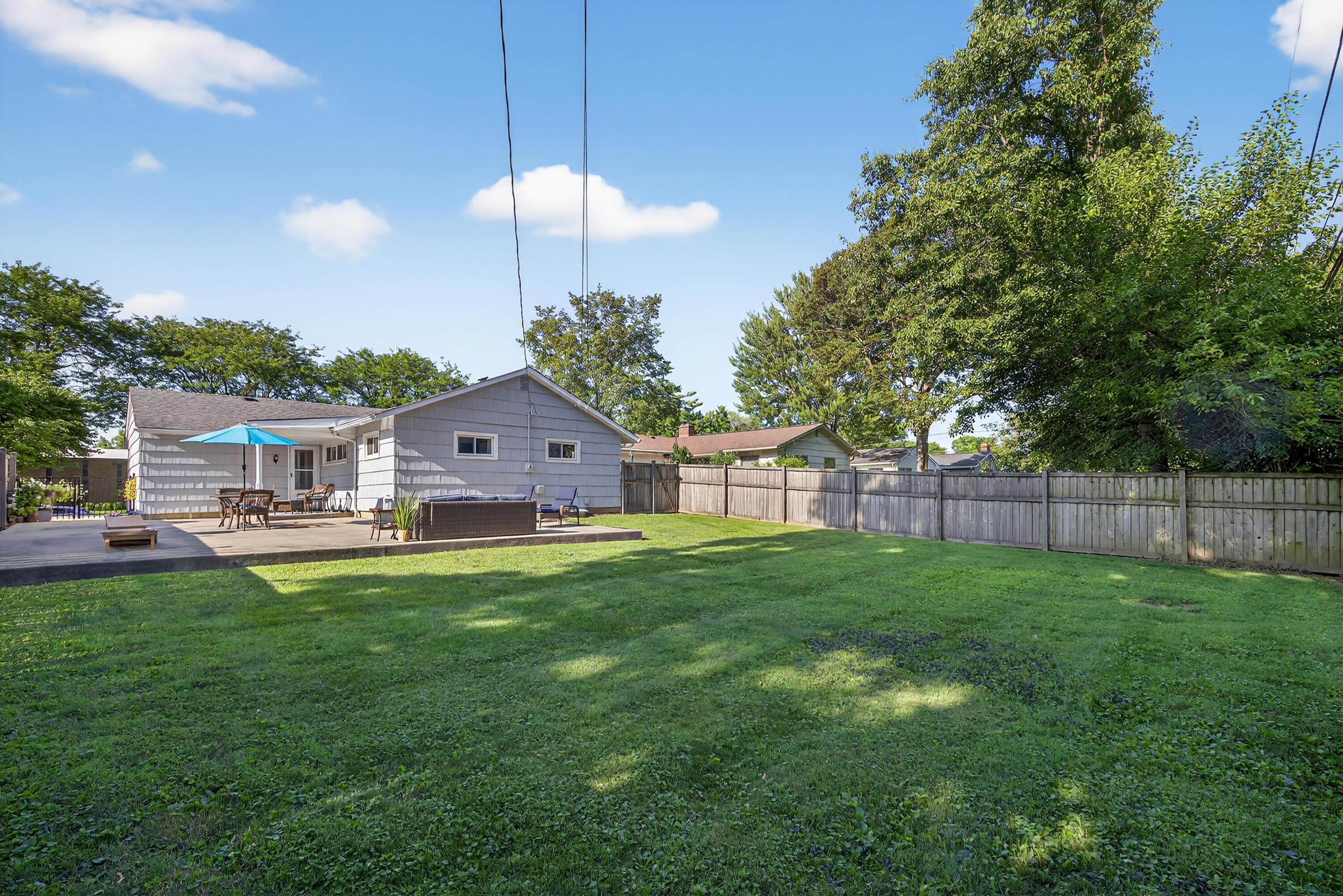 2069 Ridgecliff Road Upper Arlington, OH 43221 - Photo 37 of 54 Fenced Yard