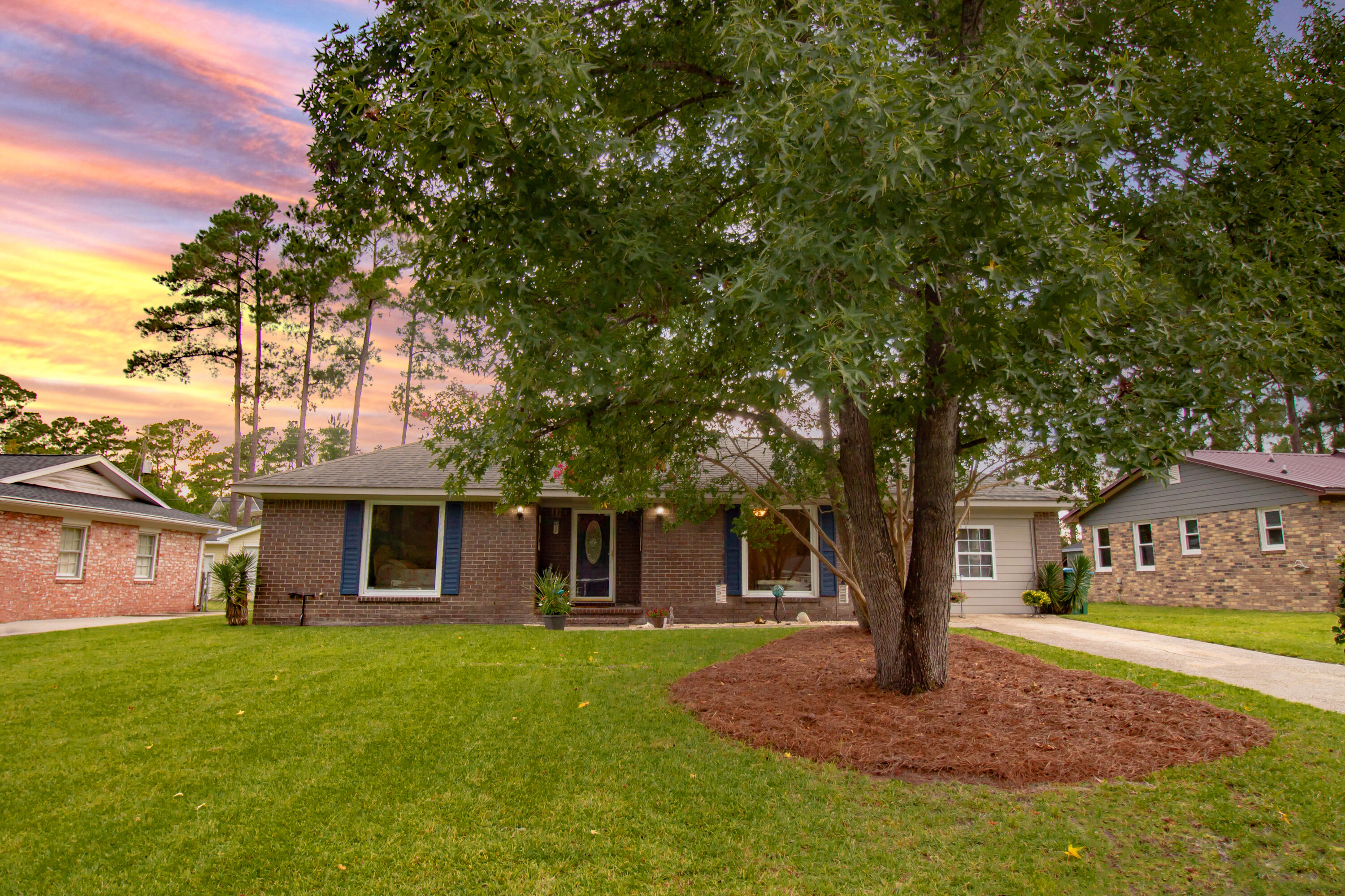 114 Rosa Street Summerville, SC 29483 - Photo 1 of 22 IMG_9586