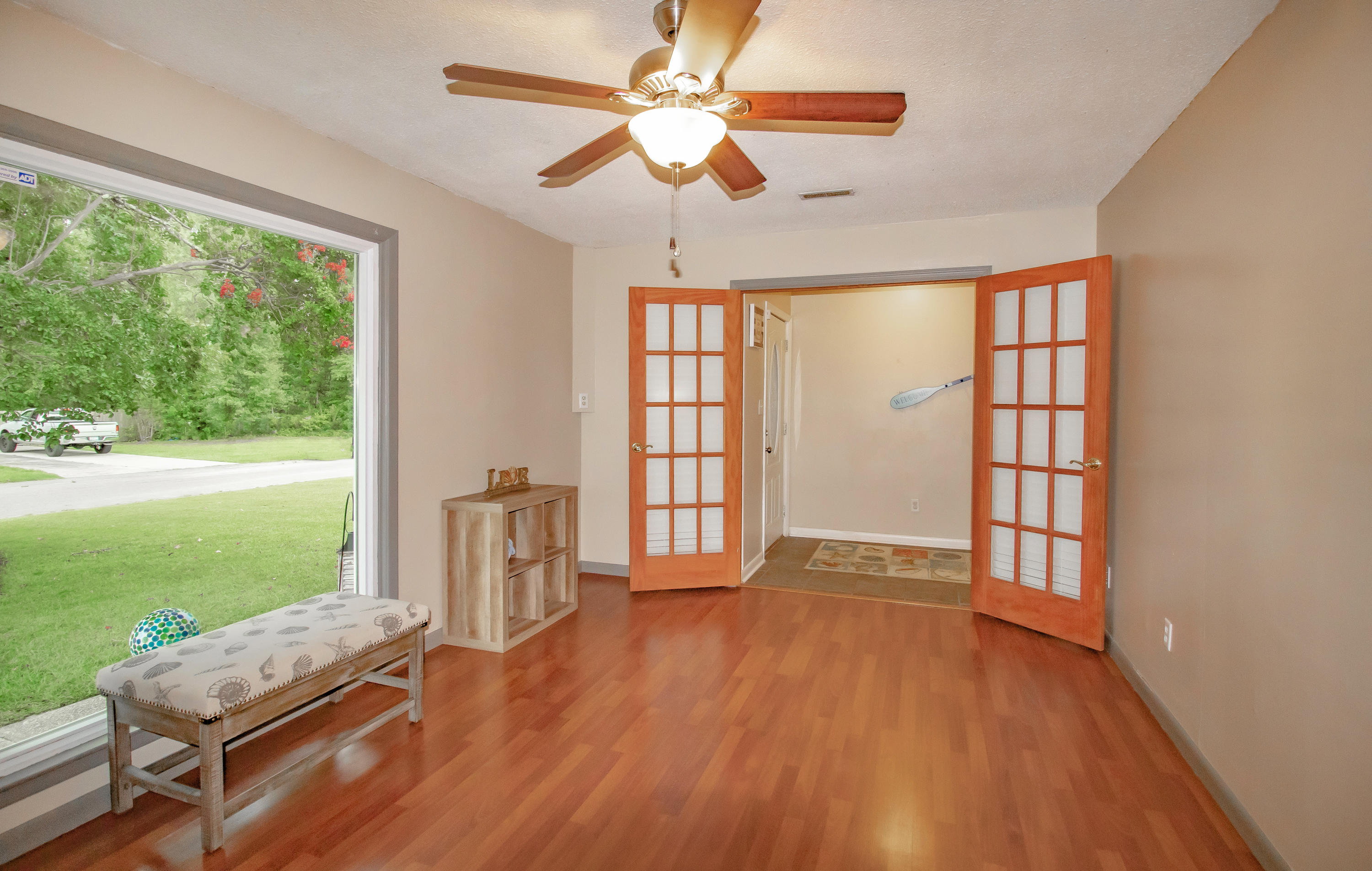 114 Rosa Street Summerville, SC 29483 - Photo 2 of 22 living room