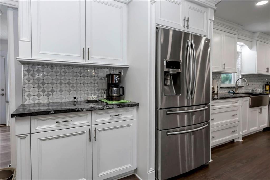 223 South Nesbitt Terrace Inverness, FL 34450 - Photo 19 of 85 a kitchen with appliances a refrigerator and cabinets