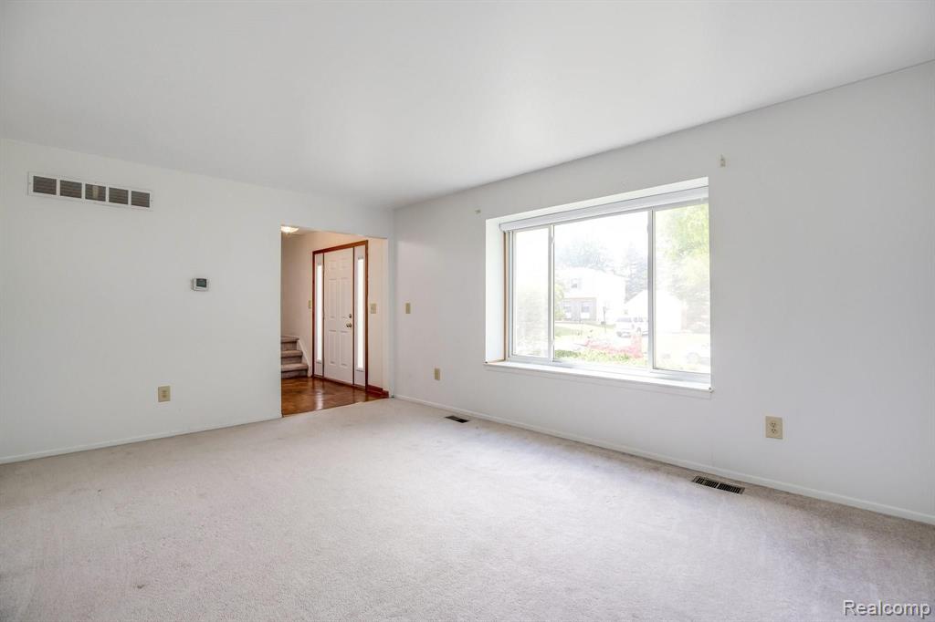 1641 Dennett Lane Rochester Hills, MI 48307 - Photo 6 of 45