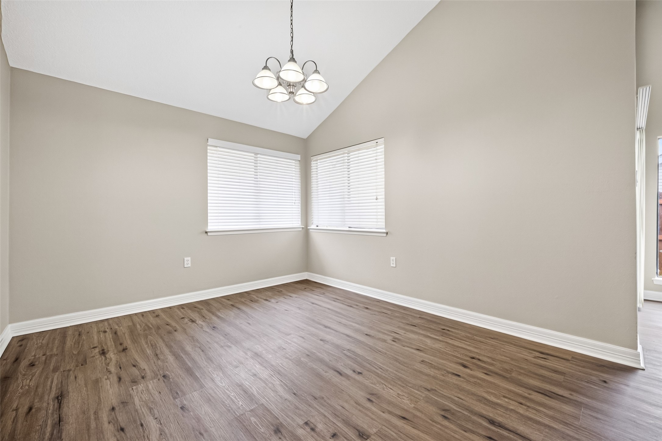 6122 Sanford Road Houston, TX 77096 - Photo 10 of 49