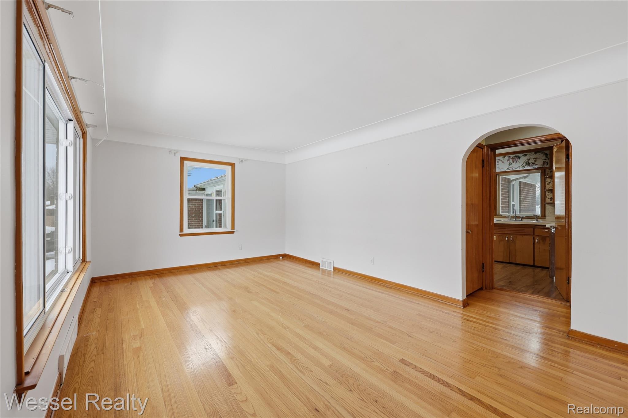 28771 Bunert Road Warren, MI 48088 - Photo 6 of 43 bunert-6.jpg