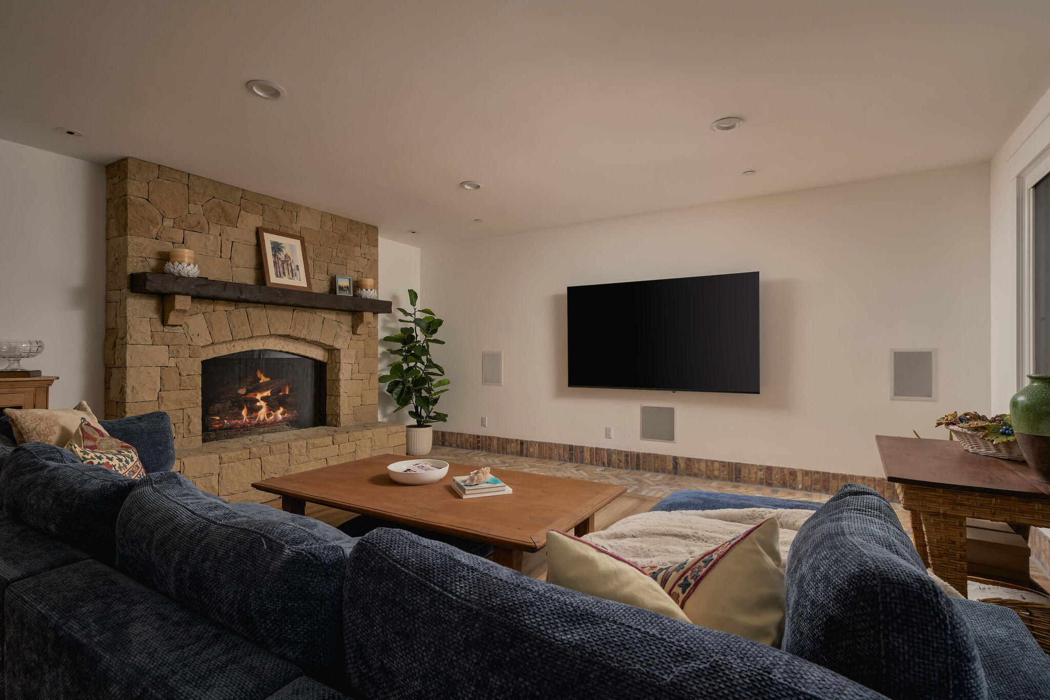 1650 East Valley Road Montecito, CA 93108 - Photo 15 of 36 Media/Family Room