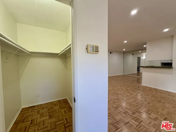 $2,650 | 5320 Zelzah Avenue, Unit 314, Encino, CA 91316