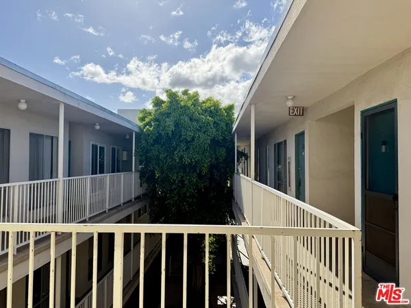 $2,650 | 5320 Zelzah Avenue, Unit 314, Encino, CA 91316