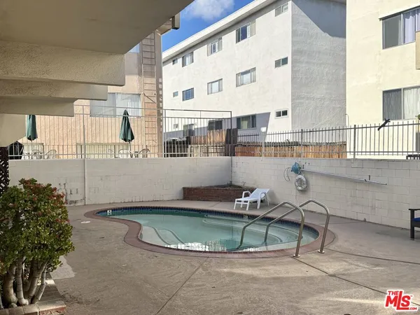 $2,650 | 5320 Zelzah Avenue, Unit 314, Encino, CA 91316