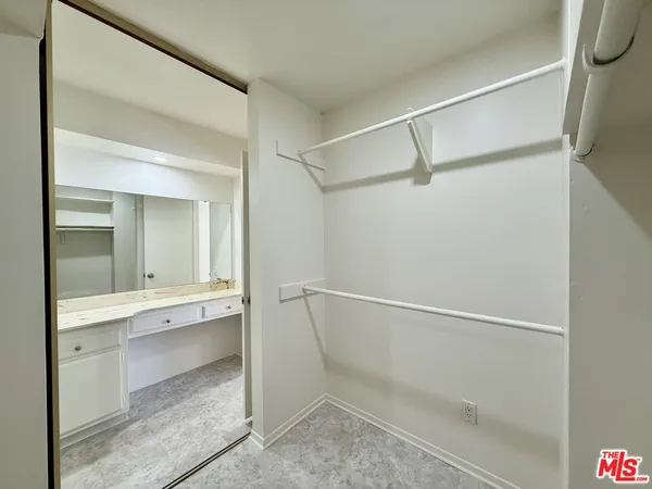 $2,650 | 5320 Zelzah Avenue, Unit 314, Encino, CA 91316