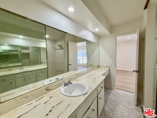 $2,650 | 5320 Zelzah Avenue, Unit 314, Encino, CA 91316