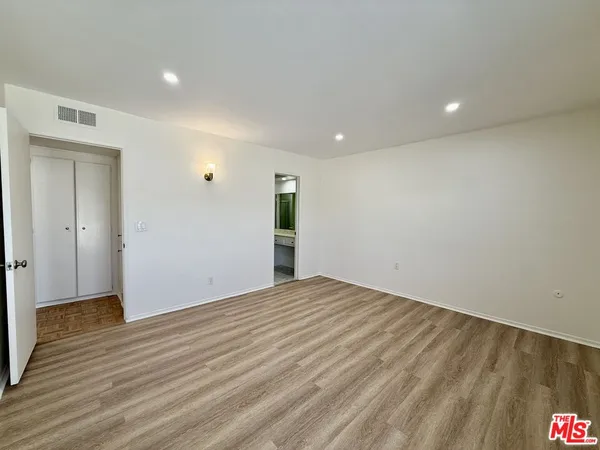 $2,650 | 5320 Zelzah Avenue, Unit 314, Encino, CA 91316