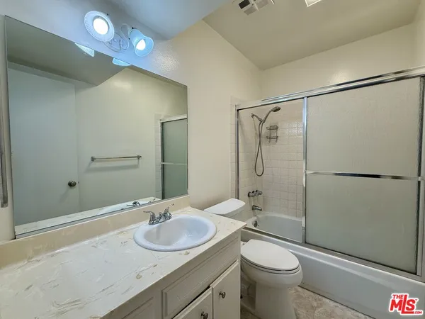 $2,650 | 5320 Zelzah Avenue, Unit 314, Encino, CA 91316
