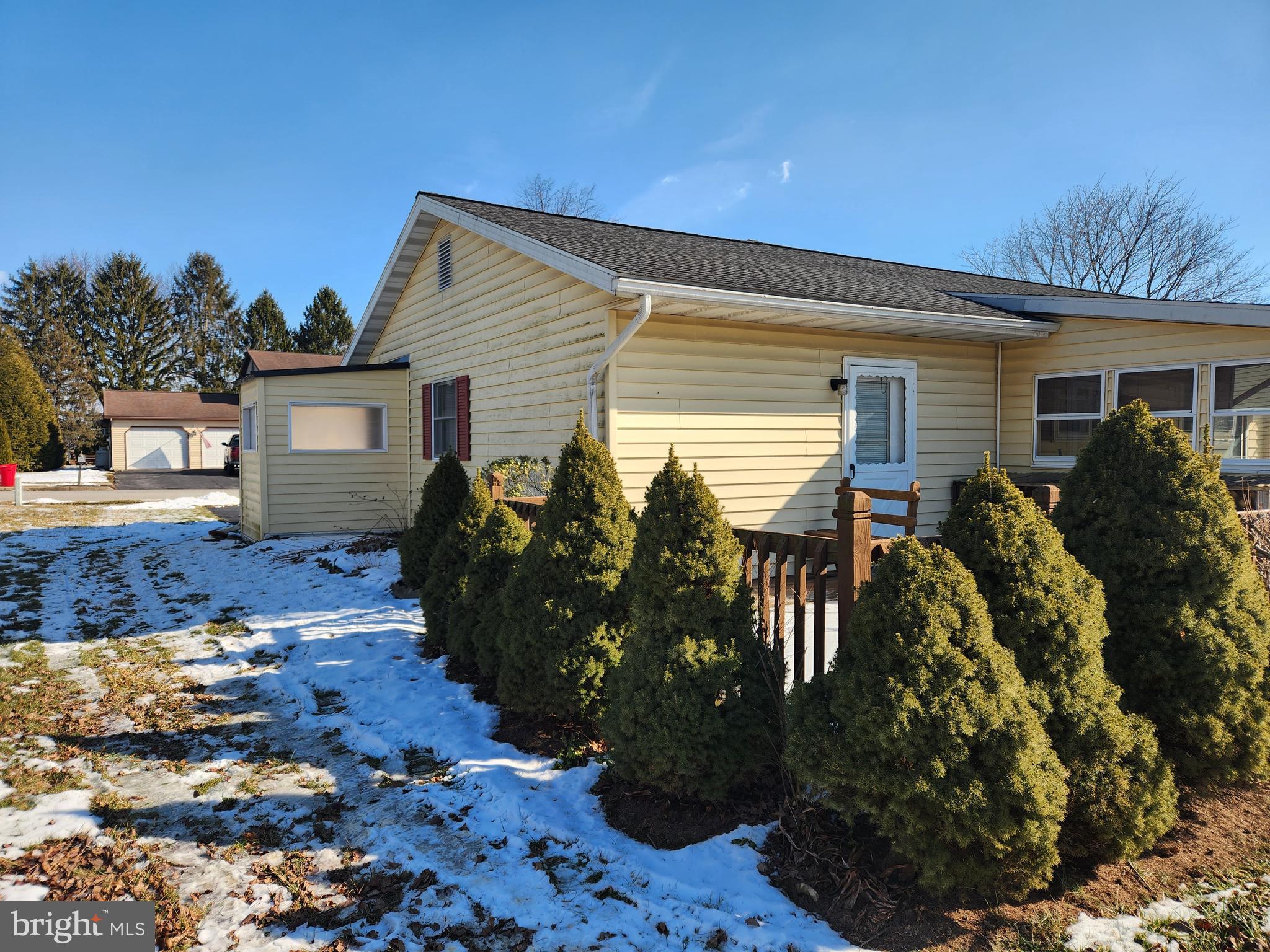 12 Hemlock Circle Elizabethtown, PA 17022 - Photo 3 of 11 a house view with a outdoor space